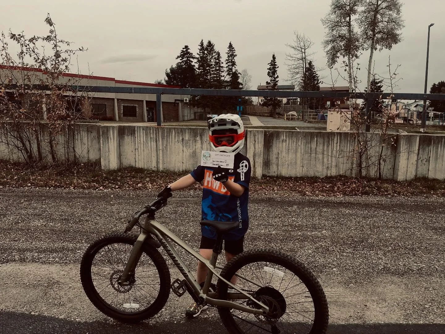 π΄‍βοΈ Logging your rides pays off! π₯
Lucas just scored a $50 gift certificate to @fullcirclehinton ~ all for logging his ride! π
Every time you log your ride, you’re not only helping us track trail usage, you’re also entered to wi