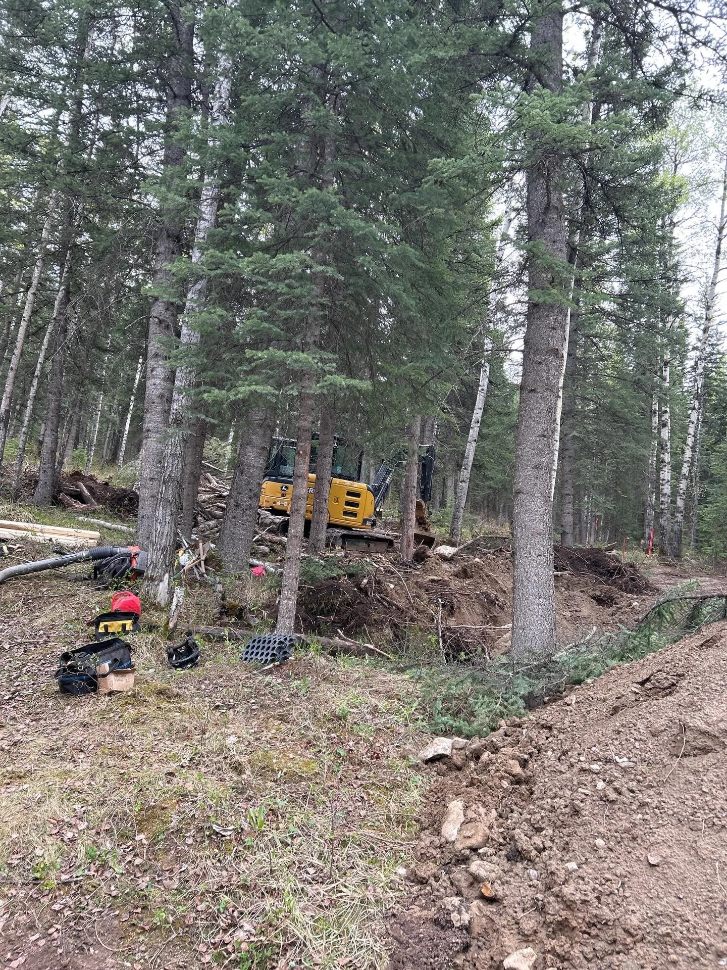 Big things are happening at the bike park! 🚧🔥 @hootsinc is in town working hard on our newest trail ~ Lava Chicken!

This trail is currently CLOSED and is still under construction, despite the fact that someone decided to take a rip down it last we