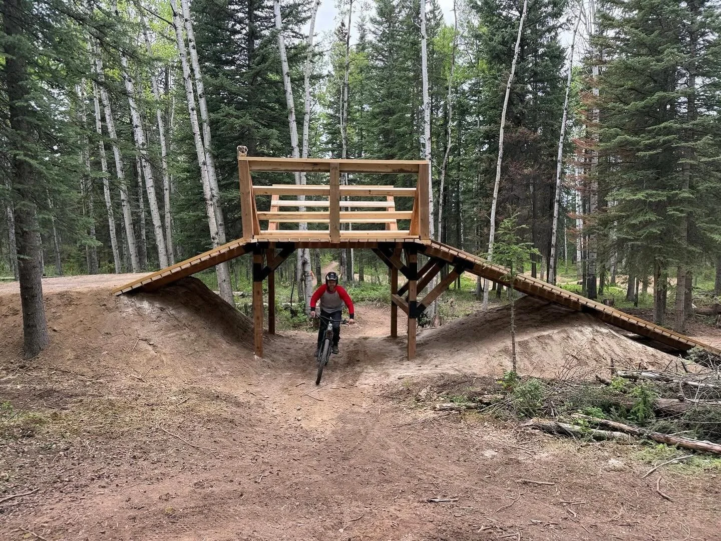 🔥🐔 LAVA CHICKEN IS OPEN! 🐔🔥

The newest trail at the Hinton Bike Park is officially complete!

A huge thank you to @hootsinc for designing and building Lava Chicken, a beginner-friendly downhill trail built for all riders.

What can you expect?

