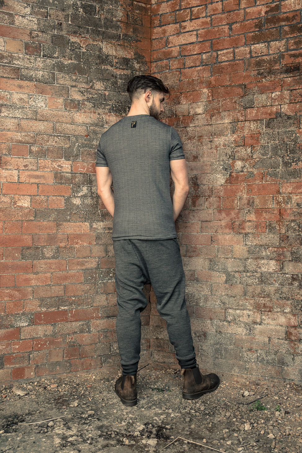 zaramia-ava-zaramiaava-leeds-fashion-designer-ethical-sustainable-tailored-minimalist-fitted-versatile-drape-koji-grey-tshirt-top-hareem-trousers-black-grey-texture-styling-menswear-model-19