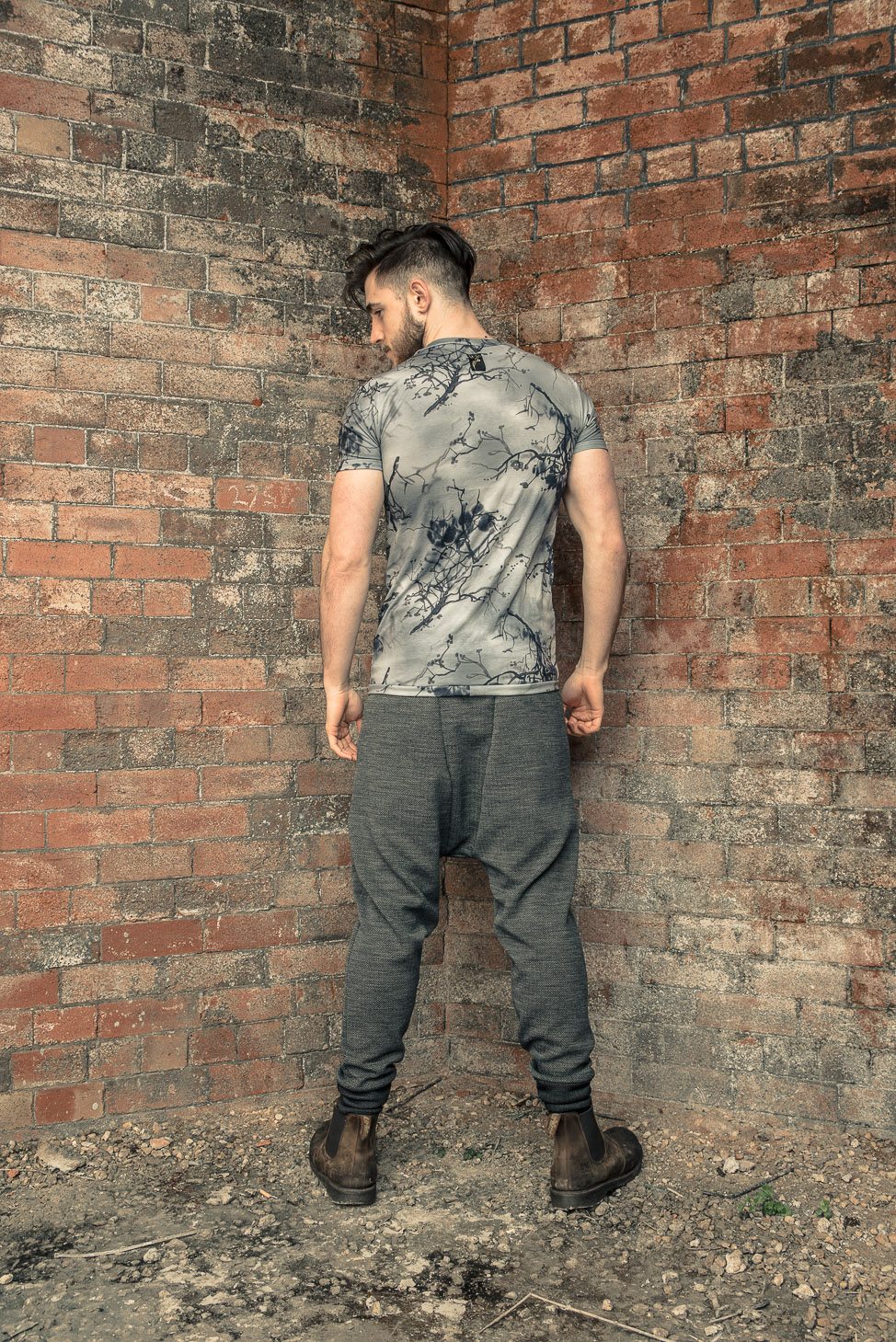 zaramia-ava-zaramiaava-leeds-fashion-designer-ethical-sustainable-tailored-minimalist-fitted-versatile-drape-koji-grey-tshirt-top-hareem-trousers-black-grey-texture-styling-menswear-model-22