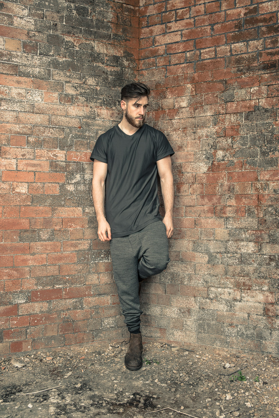 zaramia-ava-zaramiaava-leeds-fashion-designer-ethical-sustainable-tailored-minimalist-mesh-oversized-taichi-raglan-versatile-drape-grey-tshirt-top-hareem-trousers-black-grey-texture-styling-1