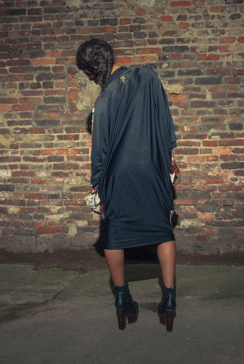 zaramia-ava-zaramiaava-leeds-fashion-designer-ethical-sustainable-tailored-minimalist-versatile-drape-wrap-dress-cowl-bodysuit-aya-midi-panels-print-belt-styling-womenswear-model-photoshoot--79