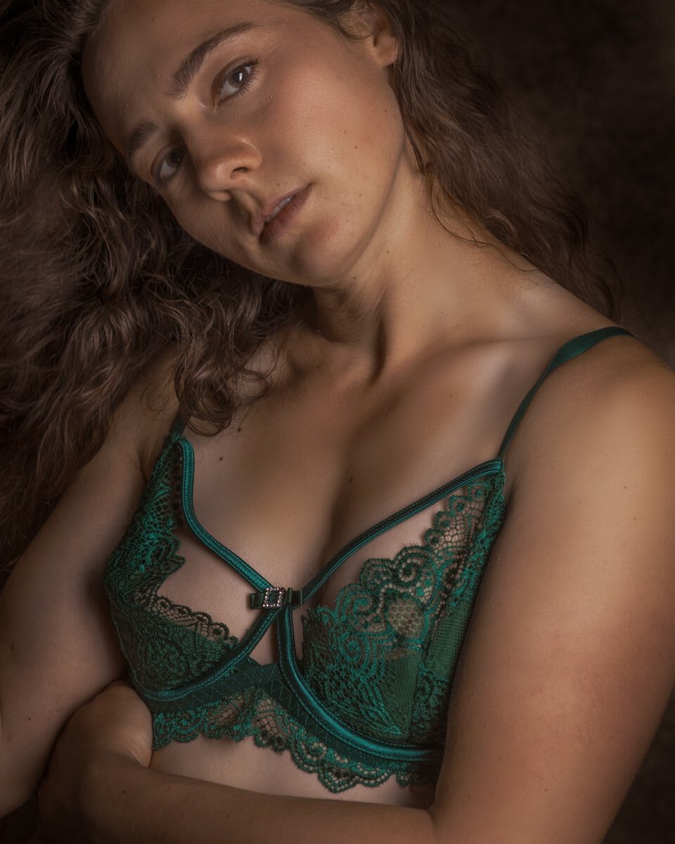 Teasing 

#boudoir #bourdoirphotography #lingerie #sensual #model #photography #portrait #sexy #bourdoirphotographer #photoshoot #beauty #photooftheday #art #portraitphotography #modeling #boudoirphotos #gwinnettphotographer