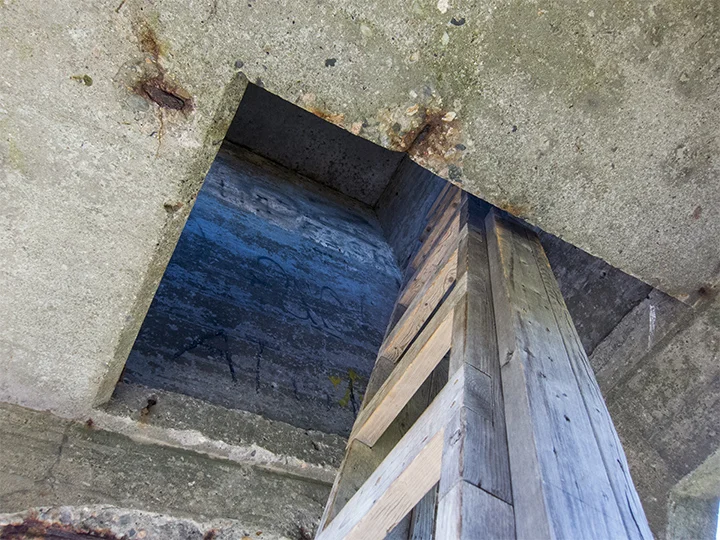 Ladder.blue hole.jpg