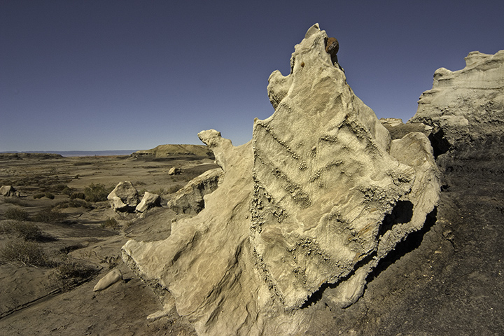 *2004.9.Bisti9.3-06pointedrock.jpg