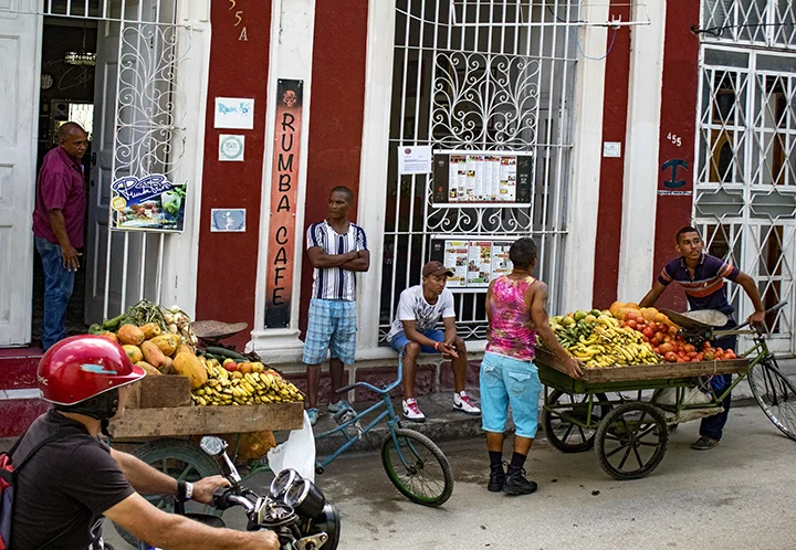 72.Street vendors, Santiago.jpg