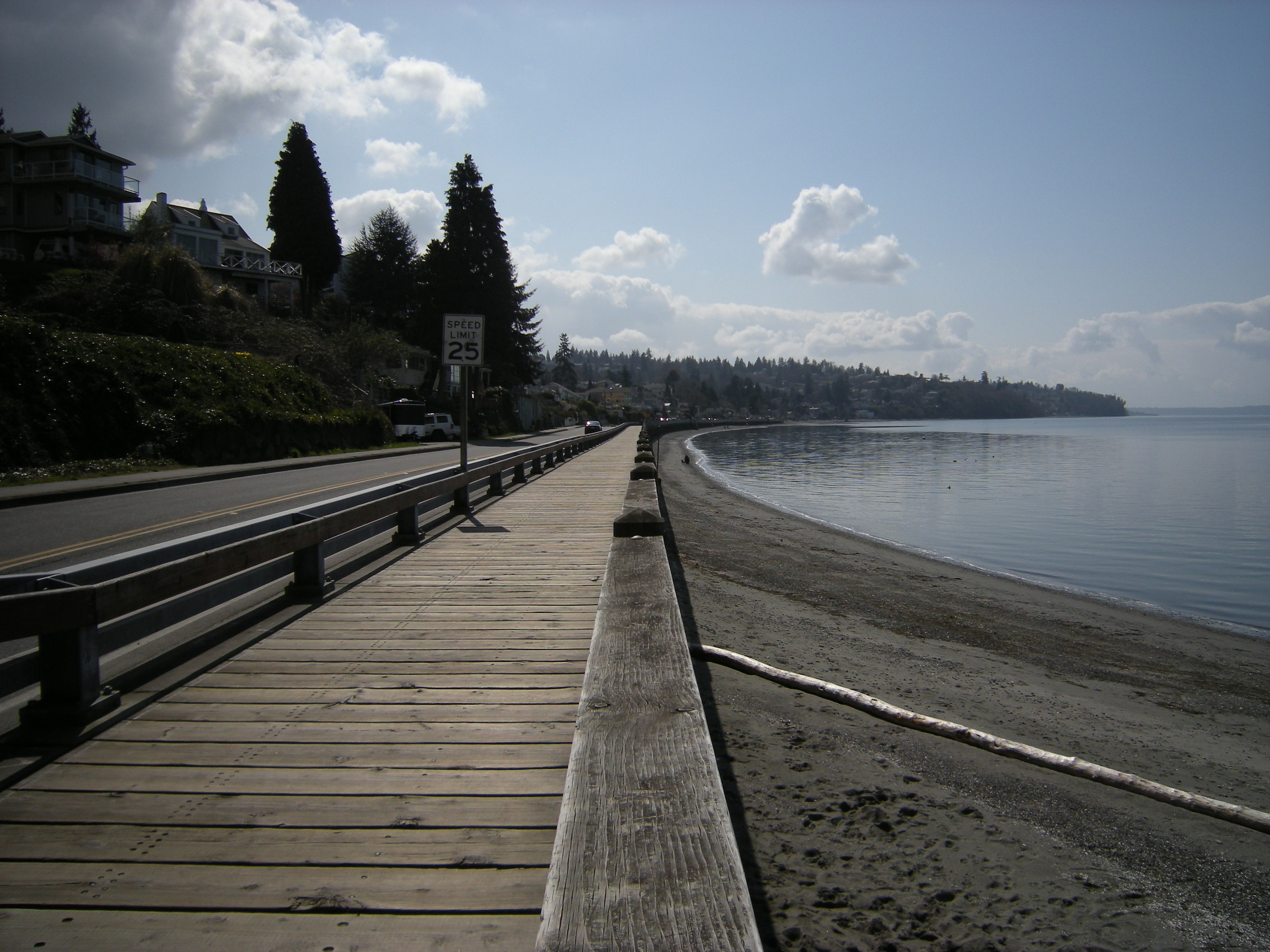 Photo by Joe Mabel , wikimedia commons.