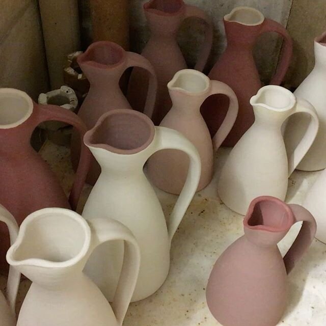 Silhouette jugs first into the kiln; they&rsquo;re all about form and glaze.
Last firing before #mademakers online fair opening 9am on Saturday.
Last minute? moi?? #mademakers 
#madelondon2020 
#silhouette
#jugs
#stoneware
#reductionfiring 
#kilnpack