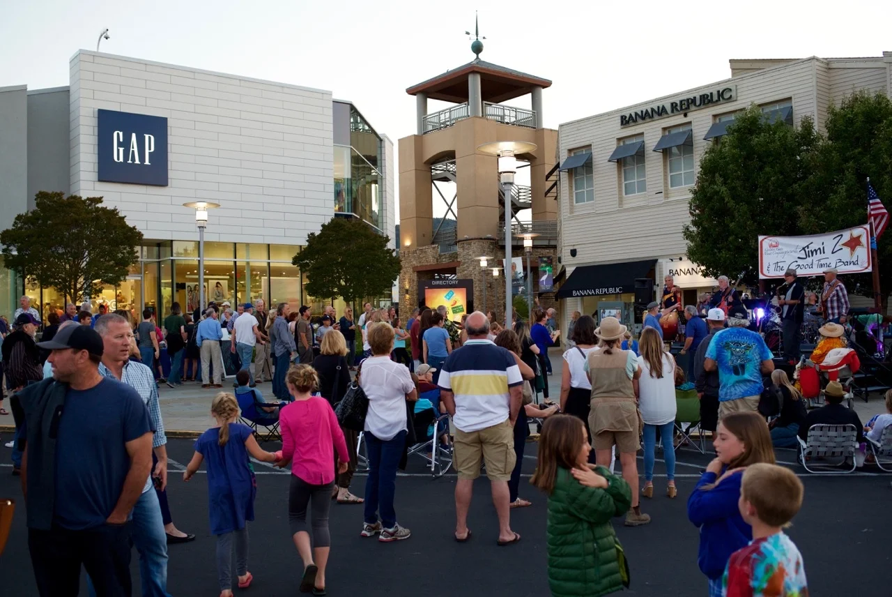 Crowd enjoying Jimi Z and the Good Time Band