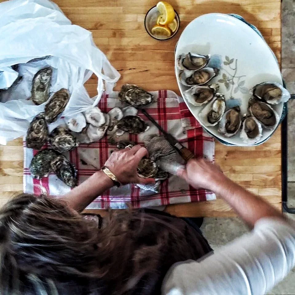 Havant lost the touch - shucking 3 dozen oysters for Sunday Lunch at Tethers End 