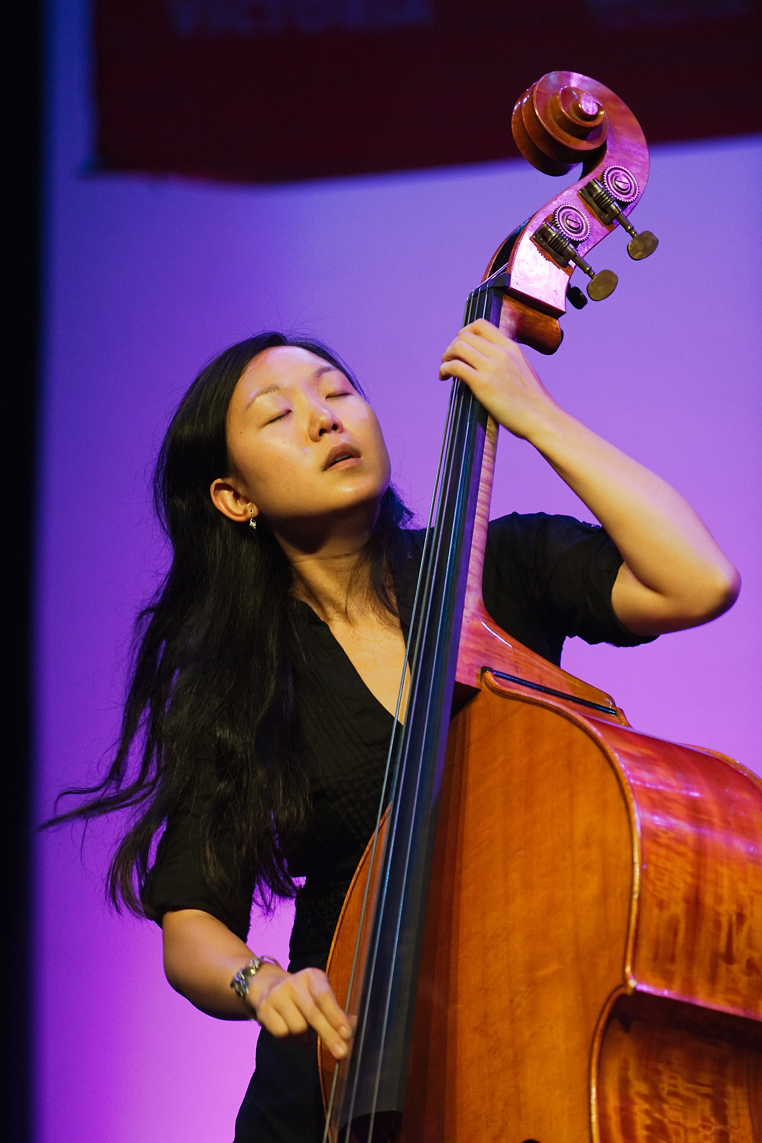 2017 UW Honors Jazz Band guest bassist Linda Oh