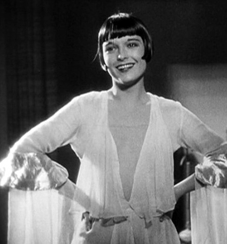 Louise Brooks, as always, a model for elegance and good taste.