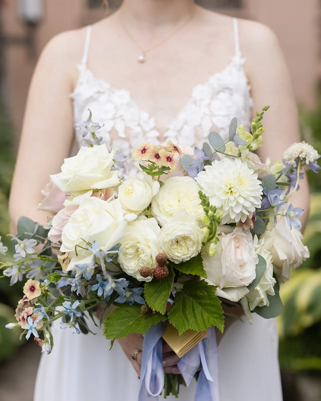 Dear Summer Flowers,

I love you.
I miss you.
I can&rsquo;t wait to see you again next year.

&hearts;️ Shelby

Photo by @emmawargophotoco 
Venue @raysboathouse 

#seattleflorist #bridalbouquet #summerflowers #summerwedding #floraldesigner