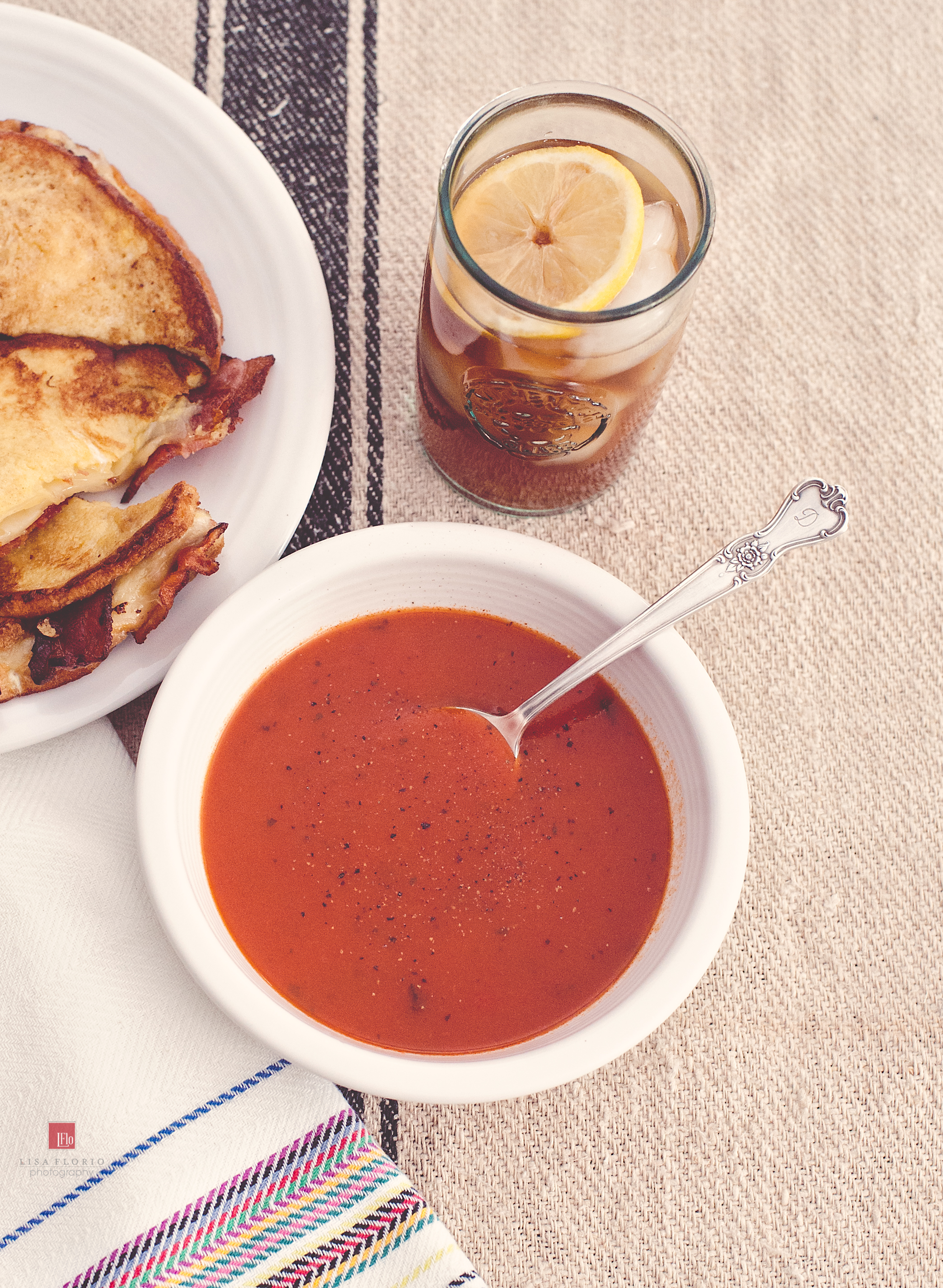 _LFL0778_grilled_cheese_tomato_soup.jpg