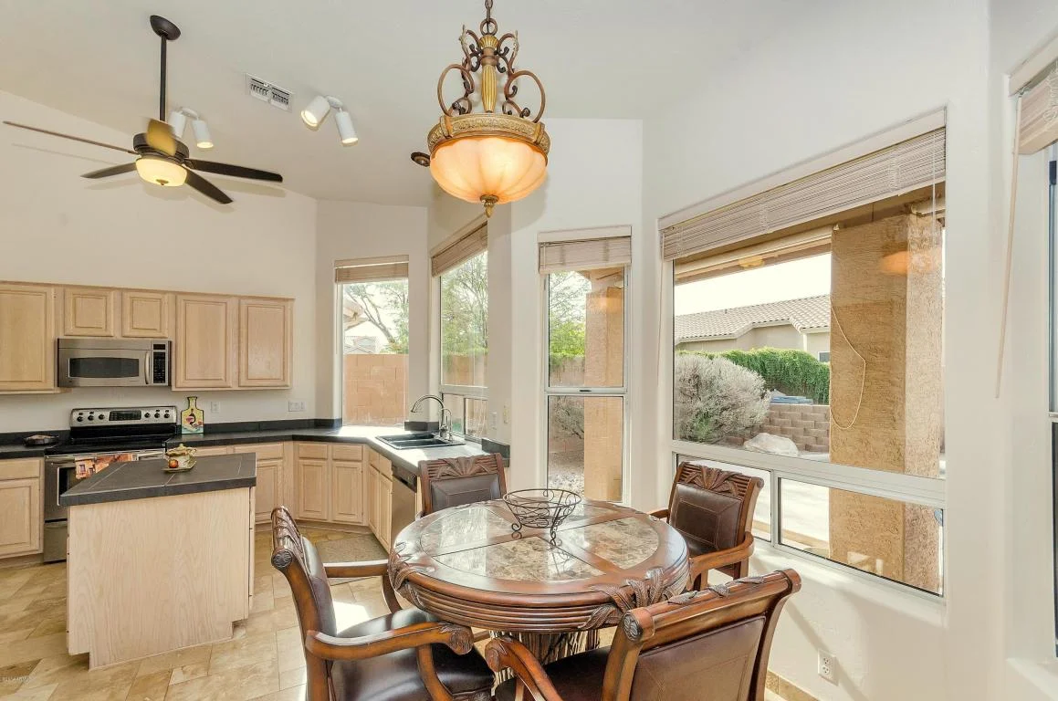 leo kitchen before.jpg