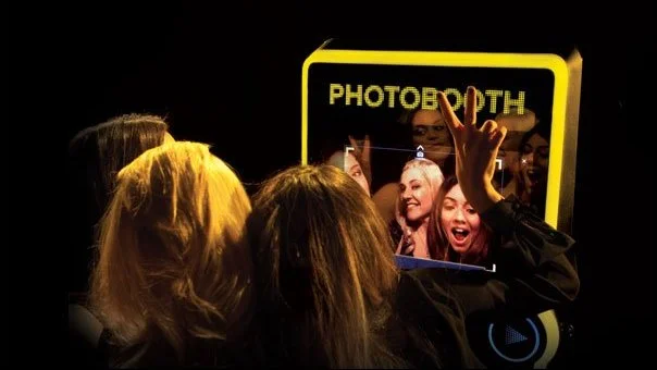 photoboothGirls2.jpg