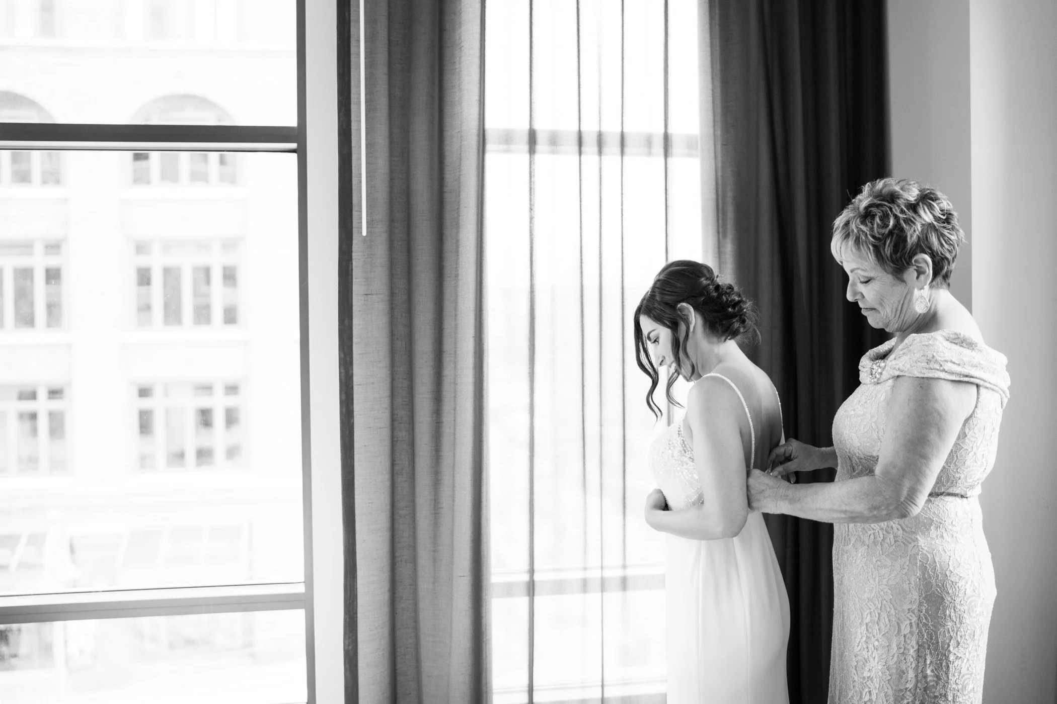 ES_17025_ScimecaFarrellWed_014BW.jpg