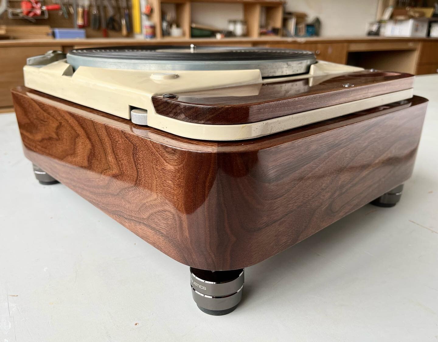 A nice, glossy walnut Thorens TD-124 plinth just completed. My client was looking for specific grain patterning to go with some other furnishings in his room. He also upgraded to @isoacoustics Gaia III feet which look really sharp. Topped off with a 