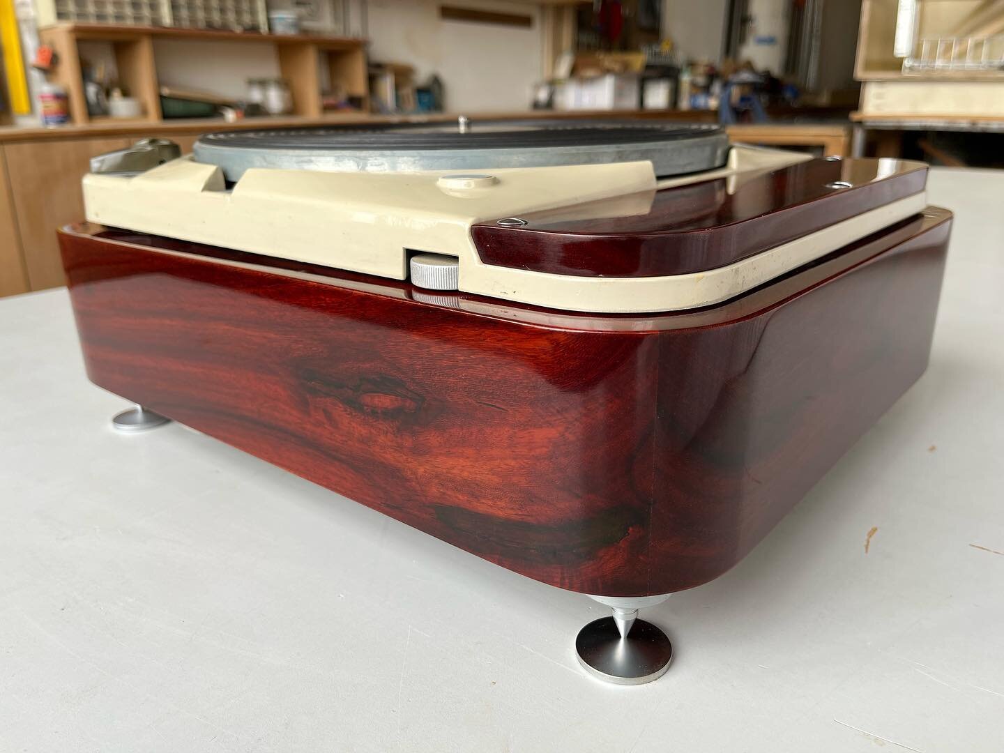 TD 124 plinth and matching armboard in Padauk. This set made its way to California to a happy new owner. Swipe for client photos. 

#thorenstd124 #thorensturntable #vintageturntable #vintageaudiophile #vintageaudio #vintageaudiogear #audiophilesound 