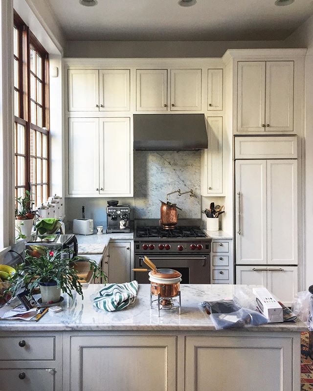 Dream Kitchens of NYC.
#morninglight #dirtydishes