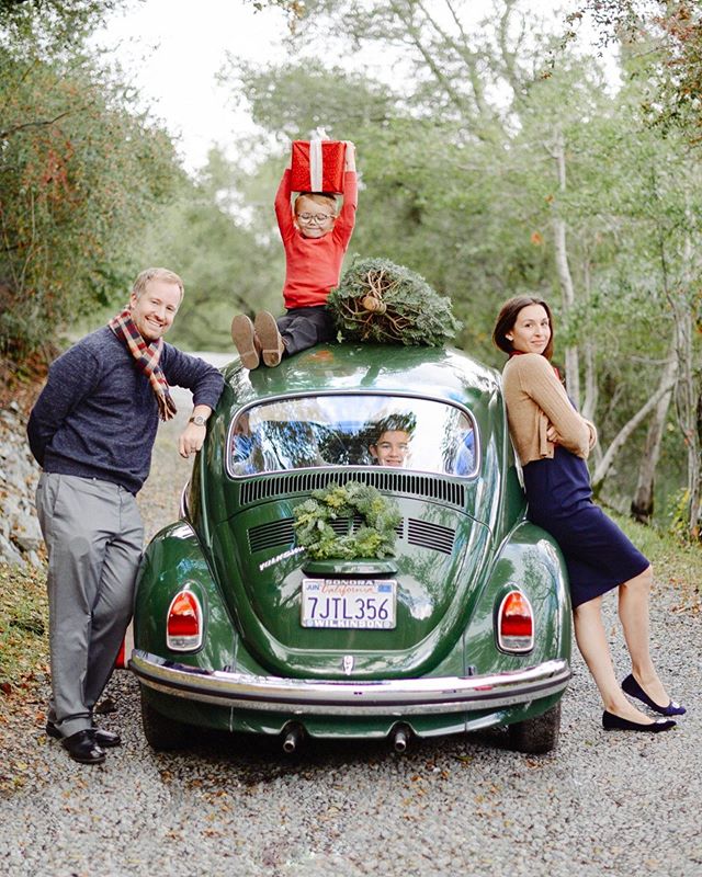 Last year&rsquo;s christmas photo is gonna be hard to beat, but I&rsquo;ll sure try! We drove our beetle out to the street I grew up on in Woodacre, and my mom took this fun picture of us last November🌲❤️