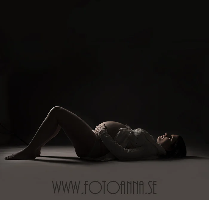 Gravidfotografering studio FotoAnna TrosaGravidbilder hos fotograf Anna Zetterström i Trosa