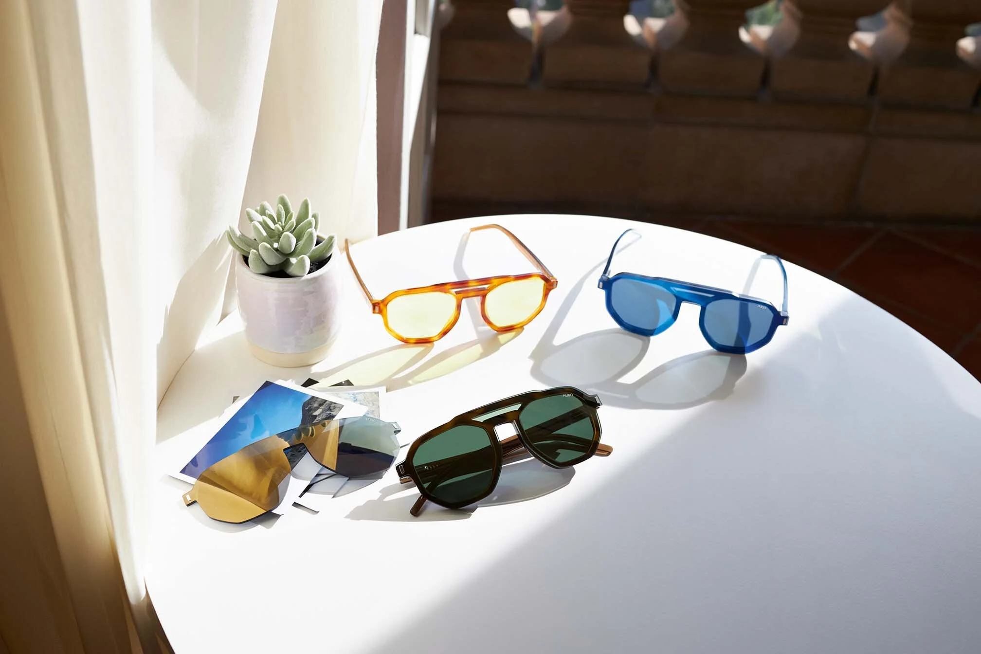 HBZU_130_W20FW_HUGO_Eyewear_Stills_021_sRGB_120dpi.jpg