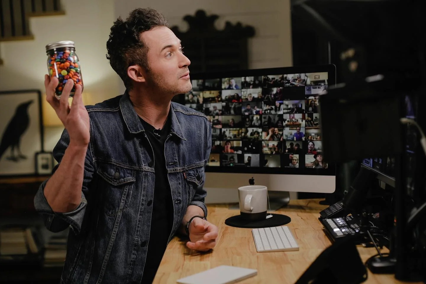 Another wonderfully weird week doing magic in the dining room. Just added a bunch of new dates. Come over!

📸: @jilliansipkins