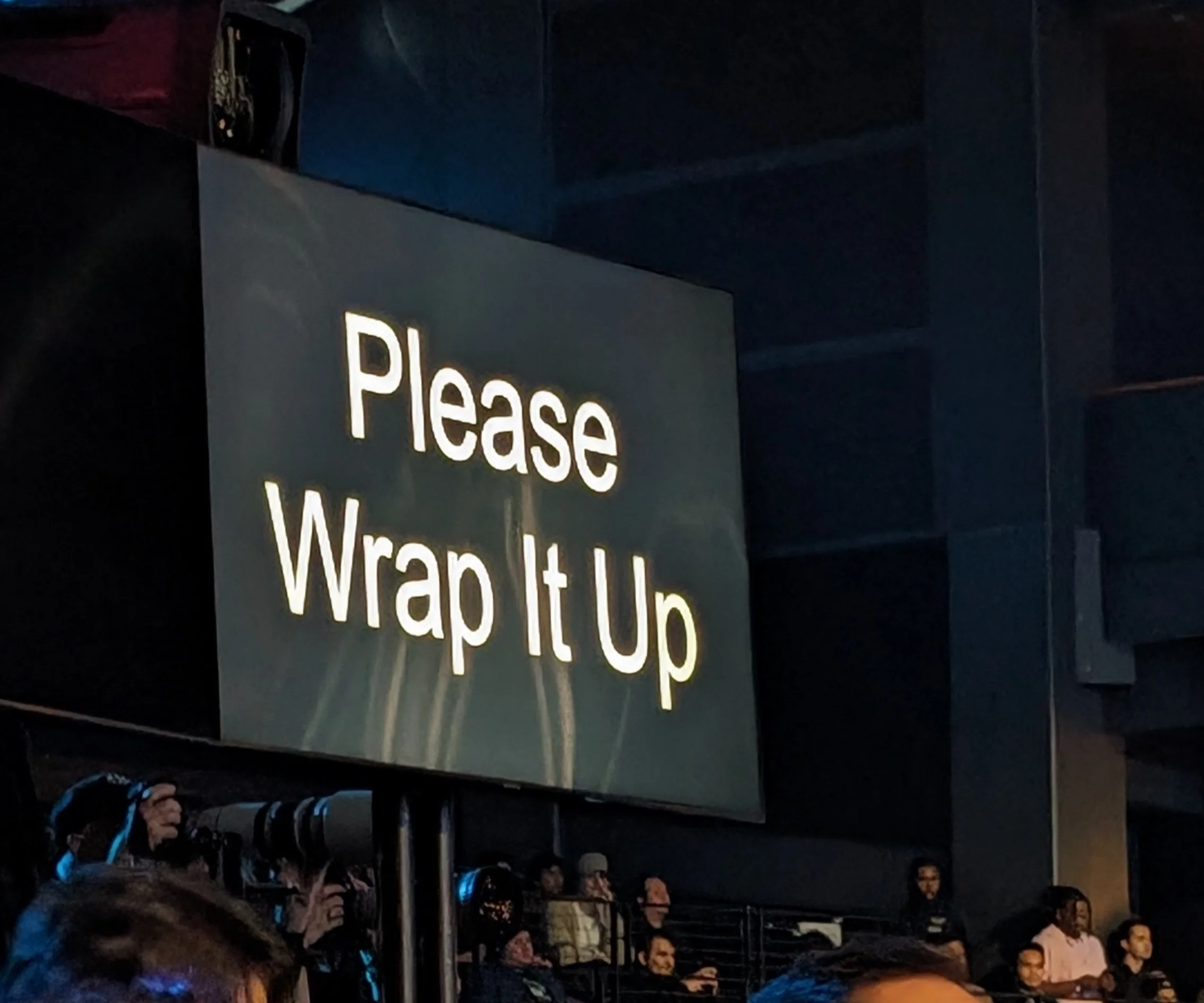 A picture of the teleprompter from the Game Awards that says "Please Wrap It Up"