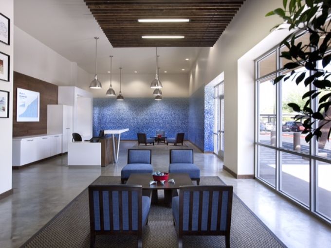 The new age lobby complete with blue pool tile sets the theme for the new Leslie's Swimming Pool Supplies building on 2005 E. Indian School Rd. (Photo: Dino Tonn Photography)