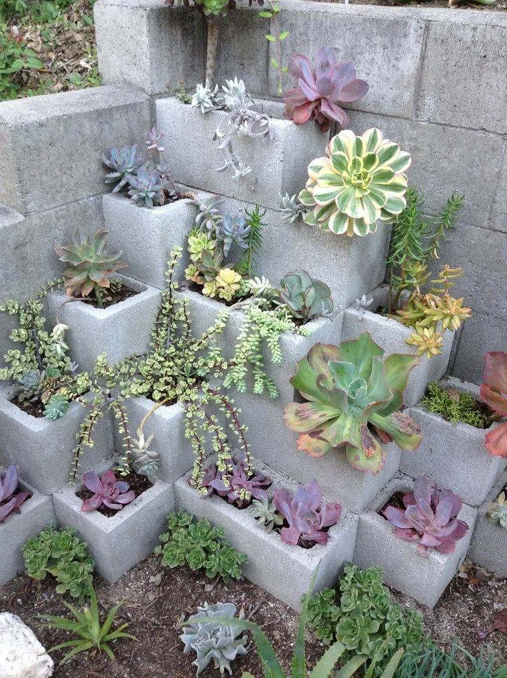 Cinder-Block-Outdoor-Crafts7.jpg