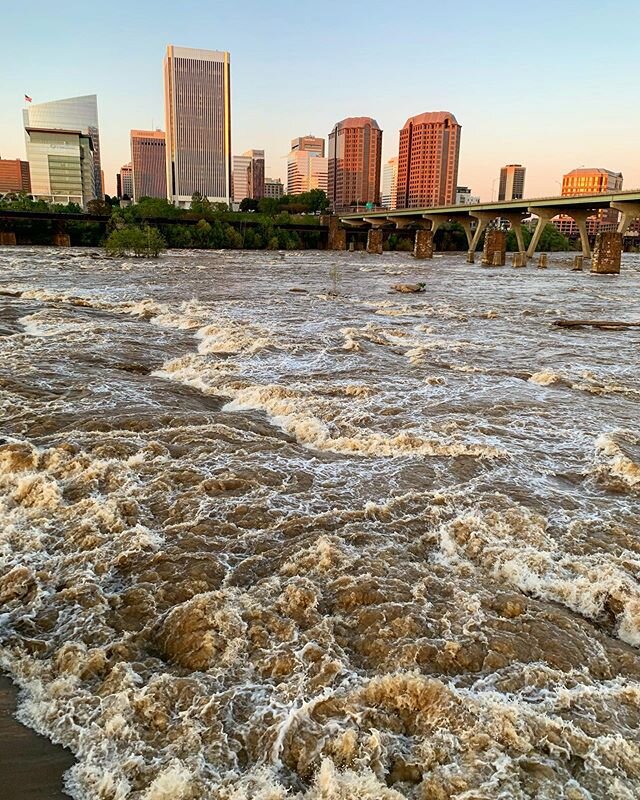 Keeping distant from humans but close to nature. #urbanhiking #socialdistancing #goldenhour #urbanwhitewater