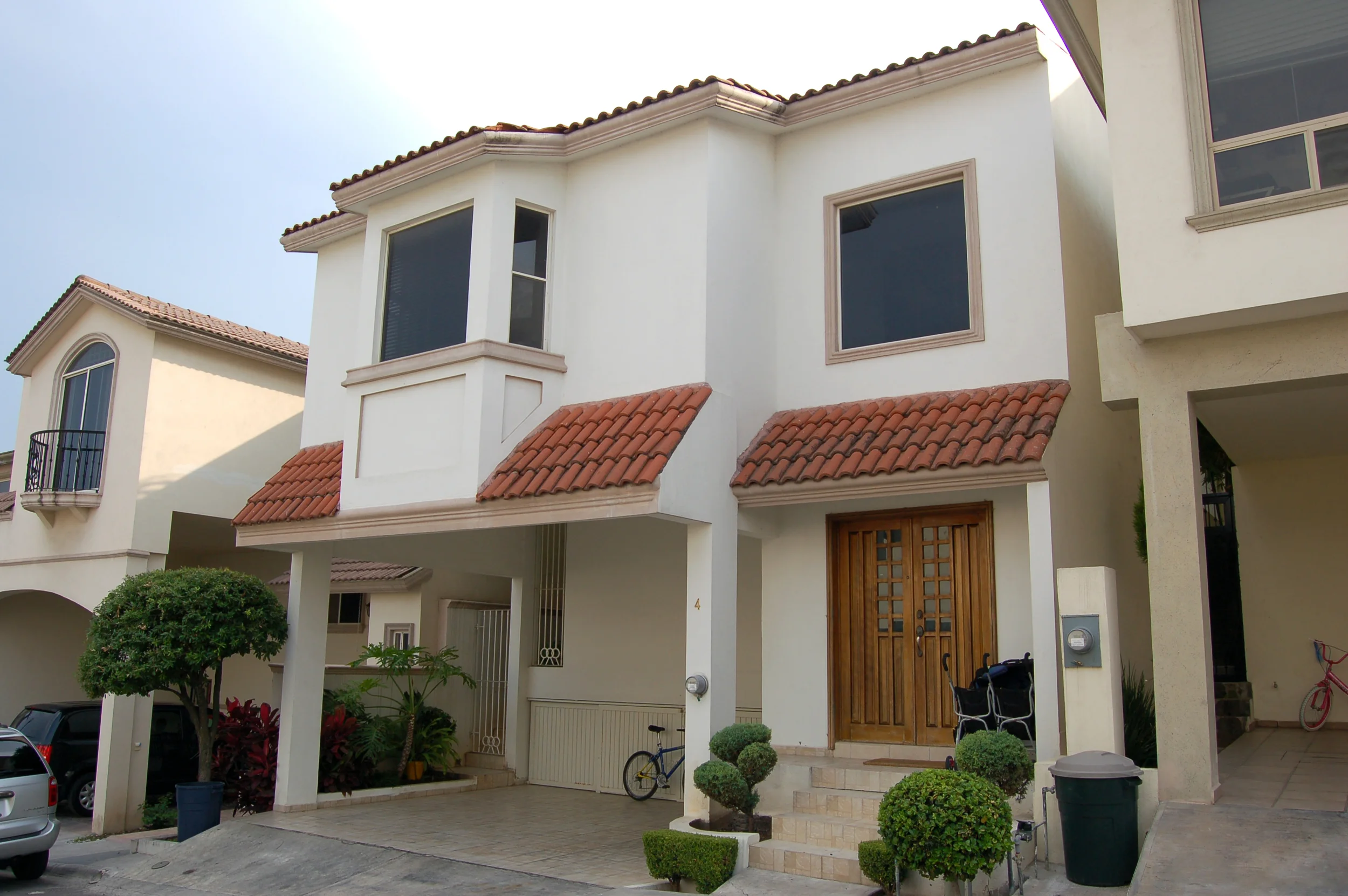   Ubicación: &nbsp; Col. Las Colinas Residencial, Monterrey, N.L.    Etapa de Proyecto: &nbsp; Obra Terminada en 2010    Colaborador: &nbsp; Roldán Lozano  