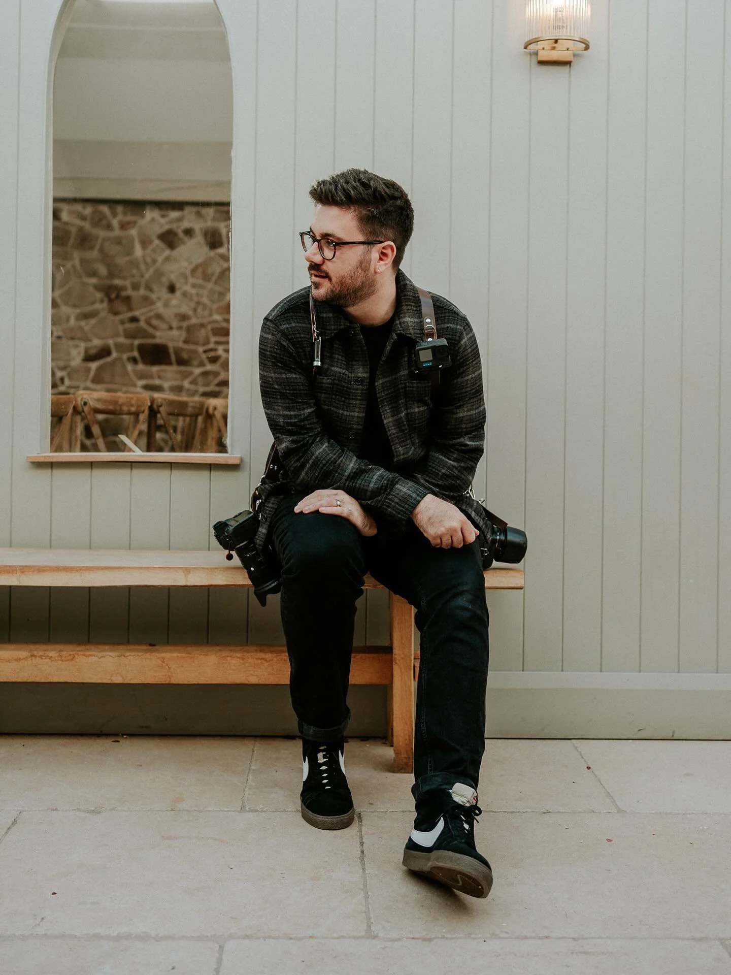 Hey 👋🏻 There&rsquo;s lots of new followers on here &amp; it&rsquo;s been a while since I introduced myself! I&rsquo;m Sam, your stress-free wedding photographer with a down to earth approach to capturing the best day of your lives 🫶🏻

To the coup