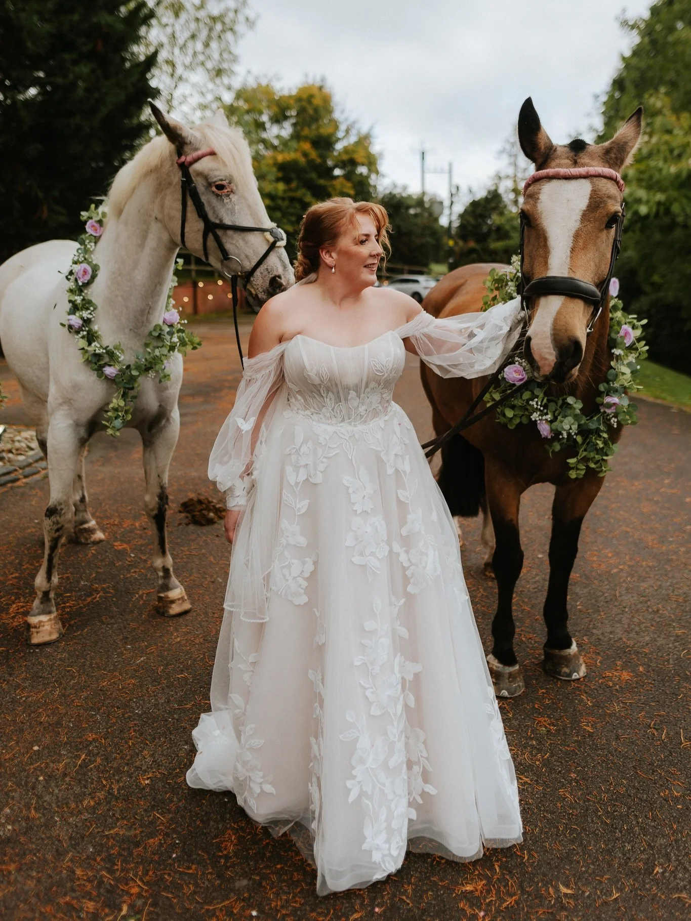 Emily &amp; Jacob ⚡️REWIND⚡️

2 months ago I had the pleasure of capturing E&amp;J&rsquo;s wedding, and what a beautiful day it was.. especially because of the sneaky Lord of the Rings details that had me obsessed 🧙🏻💚

Venue -&nbsp;@themillbarnsve
