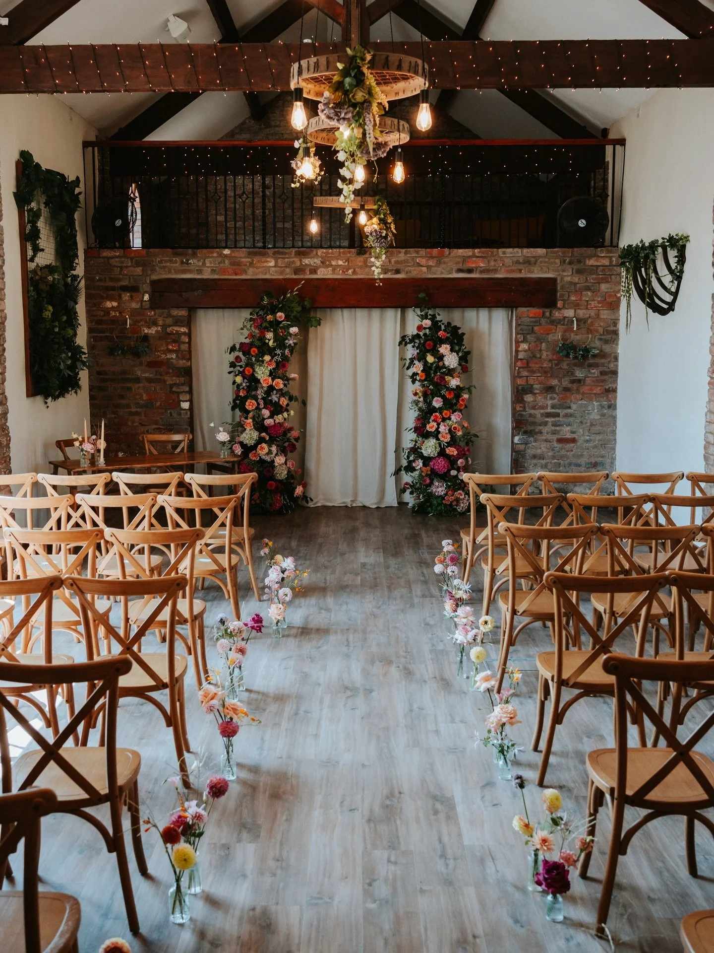 It&rsquo;s all in the detail 💐🪩✨

I&rsquo;ve seen bold colour palettes, sculptural florals &amp; statement accessories lead the way - I&rsquo;m excited to see what trends drive the 2026 season! 

⚡️Dates available for 2026 &amp; 2027 - LET&rsquo;S 