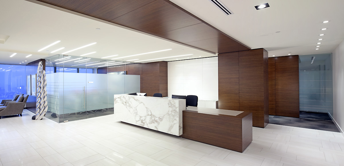 Norton Rose Fulbright Canterra Tower, Calgary 2012 A timeless space that accurately reflects the first-class international law firm residing within it. Rich woods, natural materials, reflective surfaces, and crisp d