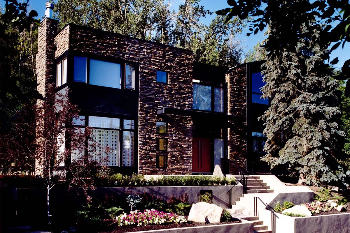 Wright Residence Roxboro, Calgary 2000 Despite the constraints of an odd shaped lot, this ARIDO award winning residence in Rideau Park encourages the flow of natural light and views of the surrounding landscape.
