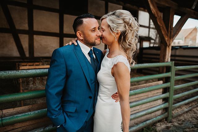 More than 20 years of love, and they are still looking at each other like the first day 😍
_____________________
Wedding from last weekend

#harzwedding
#belovedweddingstories 
#heyheyhellomay