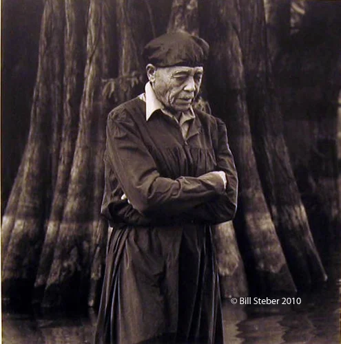 Frank and Bottle Tree ©Bill Steber/courtesy of Carl Hammer