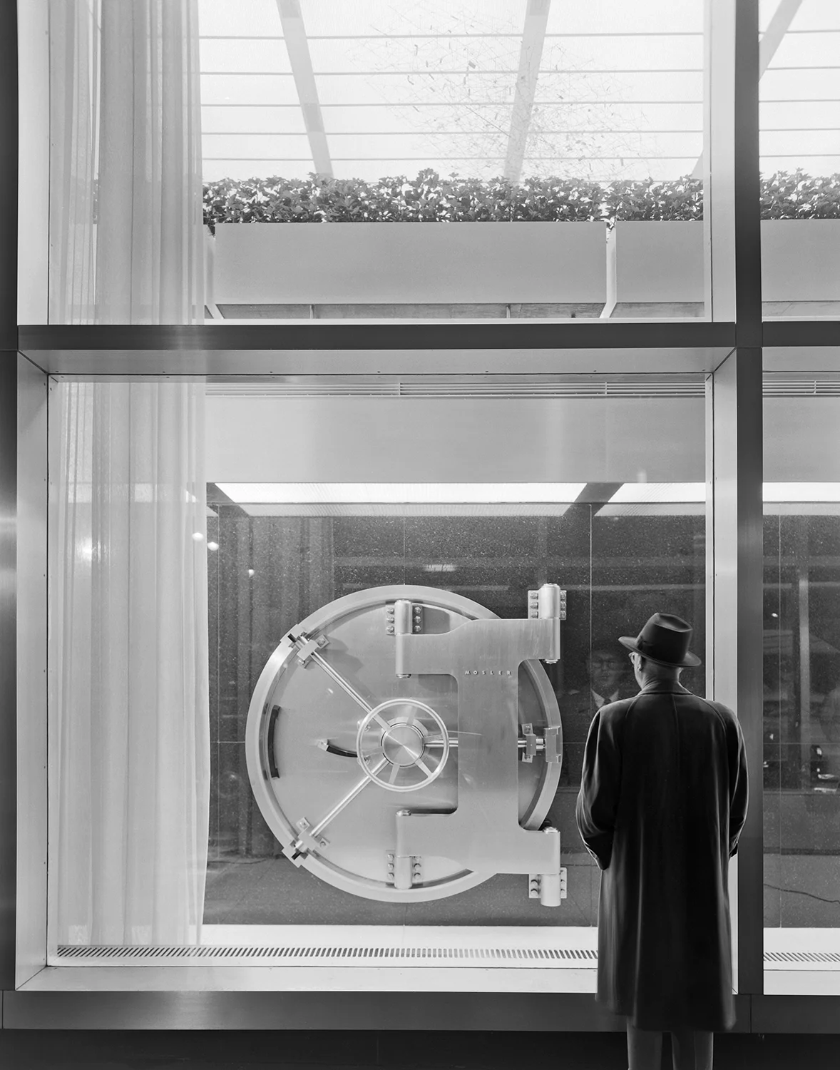  Ezra Stoller, Manufacturer's Trust Company, Fifth Avenue, Skidmore, Owings & Merrill, New York, NY, 1954 /courtesy of FMoPA