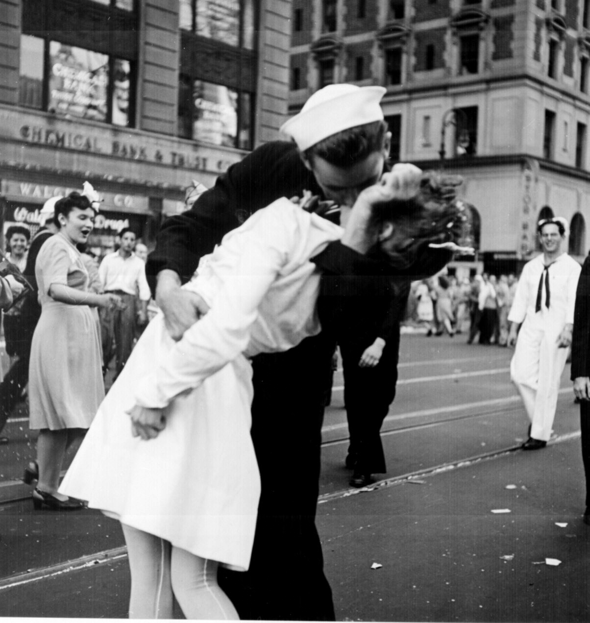 Kissing the War Goodbye by Lt. Victor Jorgensen Lt. Victor Jorgensen / U.S. Navy photograph, The famous kiss from a different angle. with nurse Gloria Bullard in the background. Bullard's account of the afternoon helped Don Olson determine the exact time of the kiss. via Wikimedia Commons