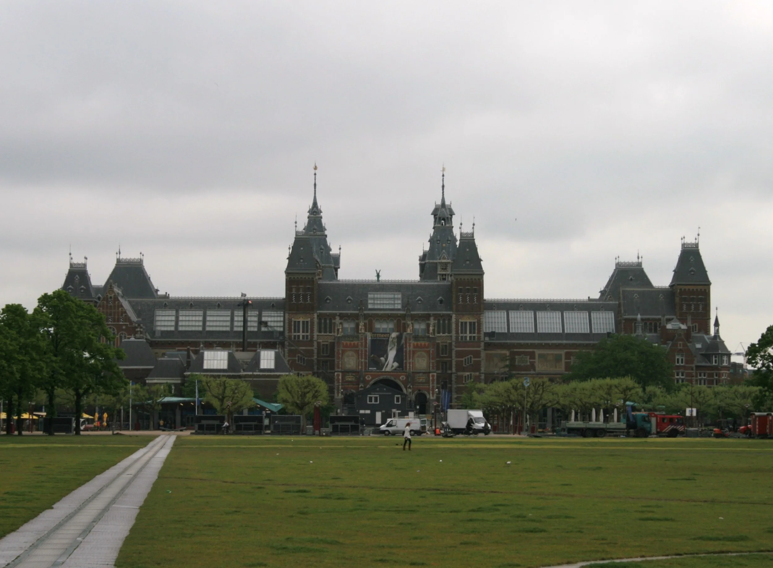Rijksmuseum, Amsterdam by Luu via Wikimedia Commons