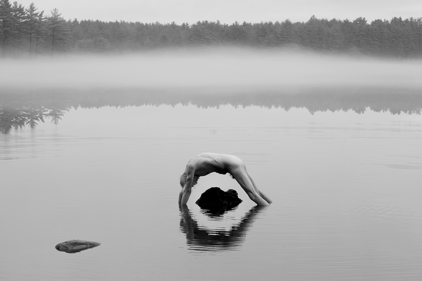 Christmas Eve, Fosters Pond, 2015, ©Arno Rafael Minkkinen/Courtsey Edwynn Houk Gallery, New York