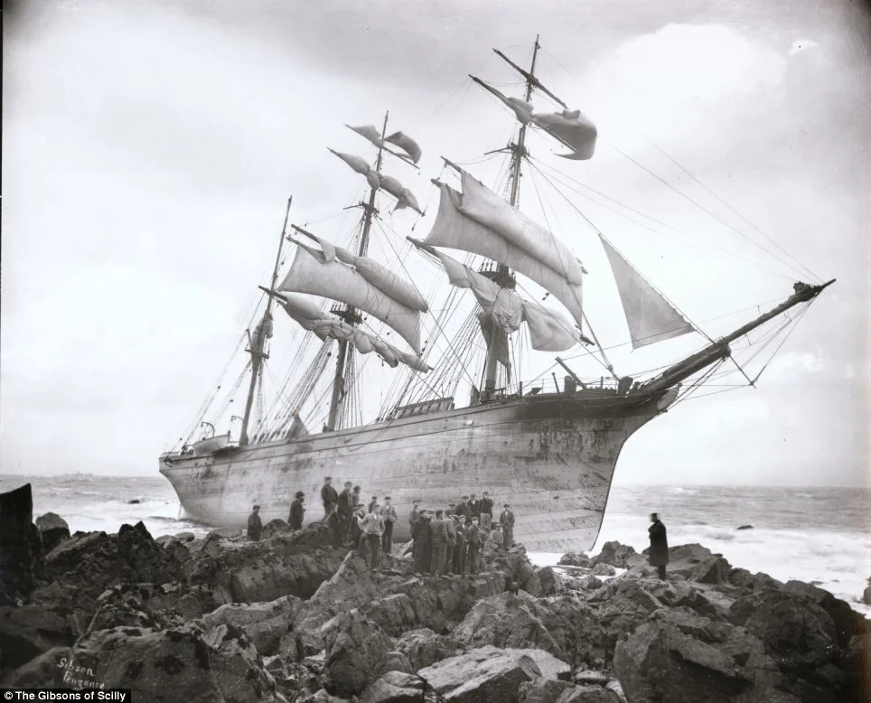 The Glenbervie crashed into the rocks at Lowland Point near Coverack, Cornwall in January 1902. The ship was carrying a consignment of pianos and high quality spirits when it lost its way in a storm. All 16 crewmen were rescued by lifeboat.