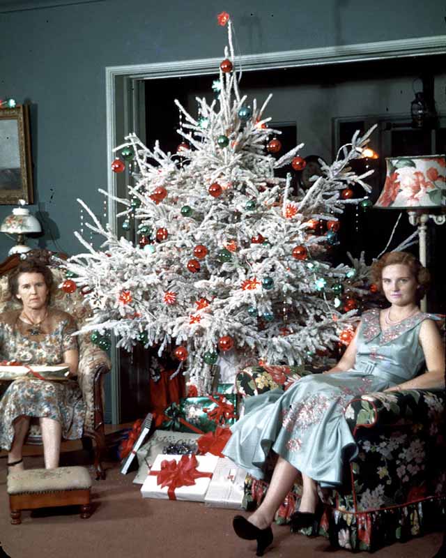 O Tannenbaum Aluminum Christmas Tree In Mid Century Photographs Don T Take Pictures Don T Take Pictures