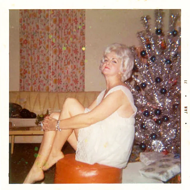Christmas-tree-mom.jpg