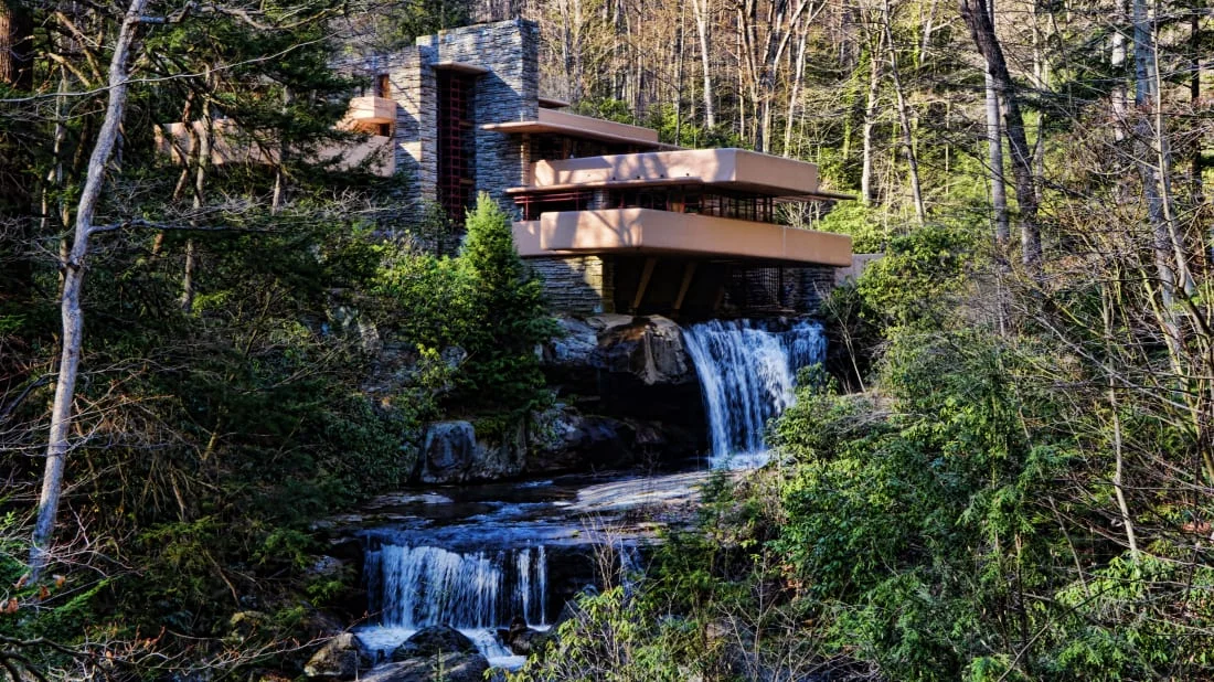 Falling Water. Photo: Mariano Mantel Follow, FLICKR // CC BY-NC 2.0