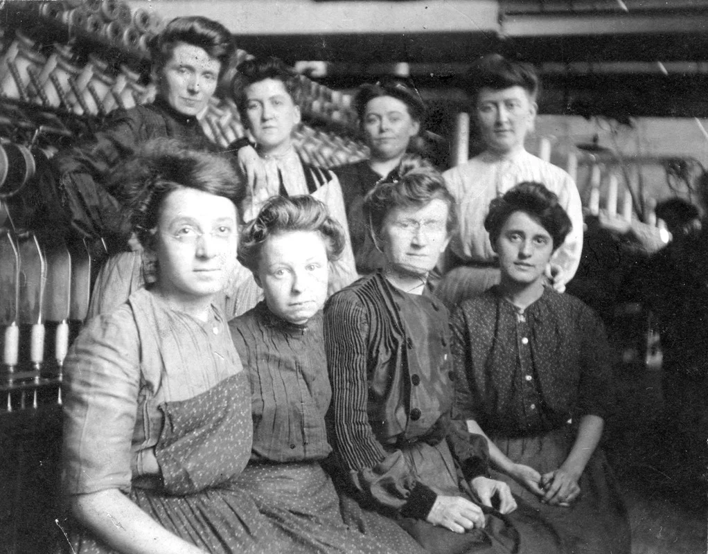 Female mill workers, Ayer Mill, 1910, Lawrence, MA